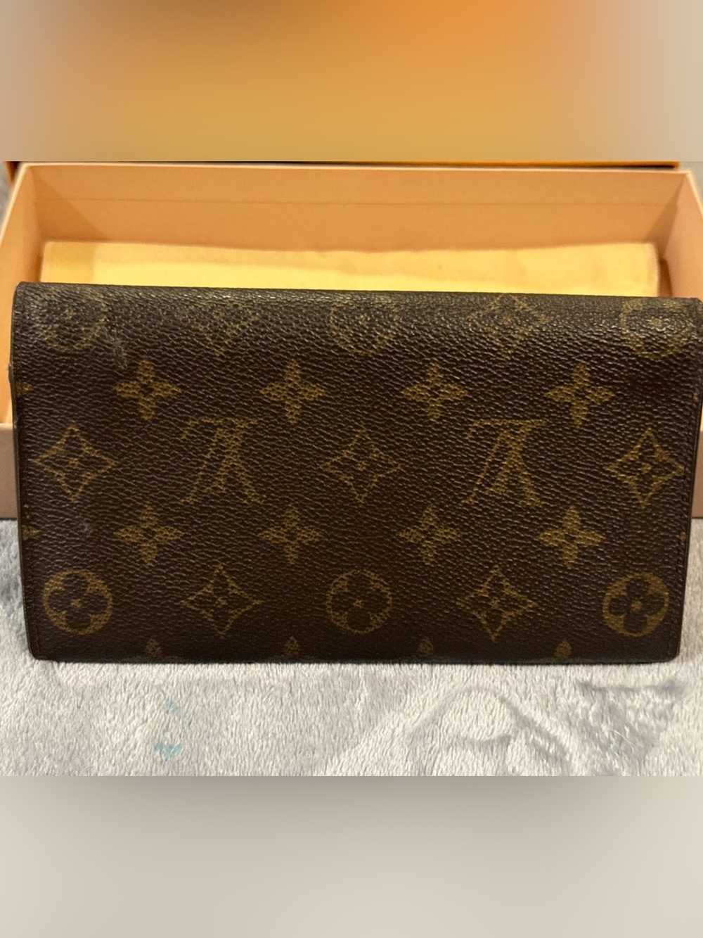 LV long snap wallet in very good condition, barely used.  With box & dustbag - Picture 4 of 9